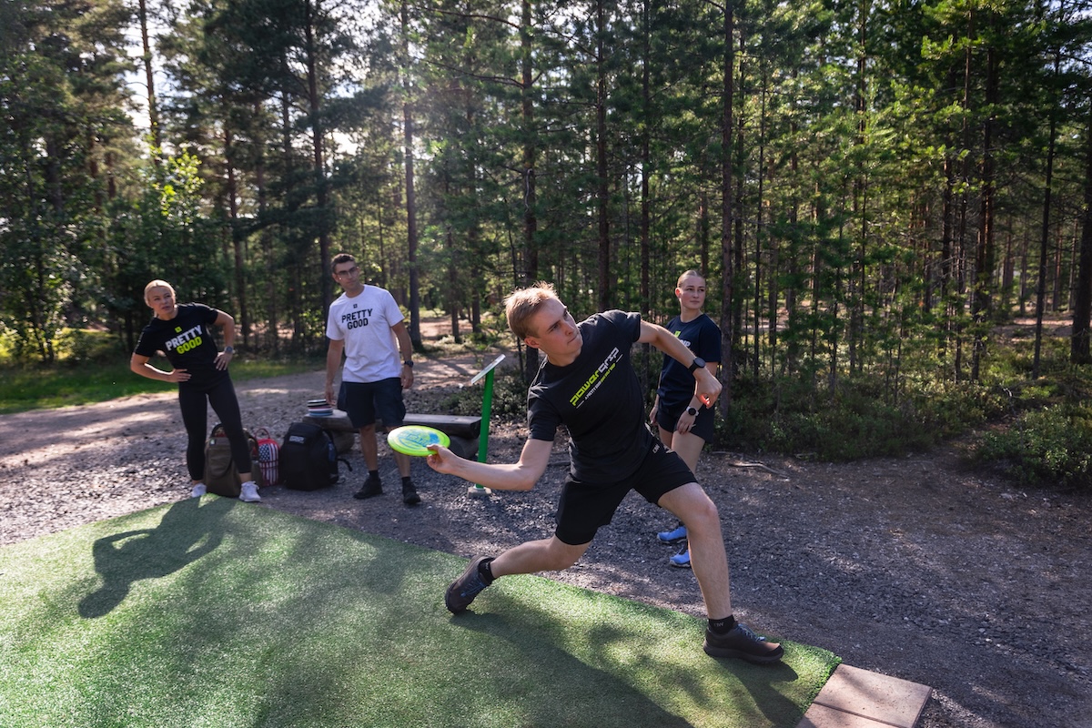 Näin aloitat frisbeegolfin – kiekot, radat ja ensimmäinen kierros